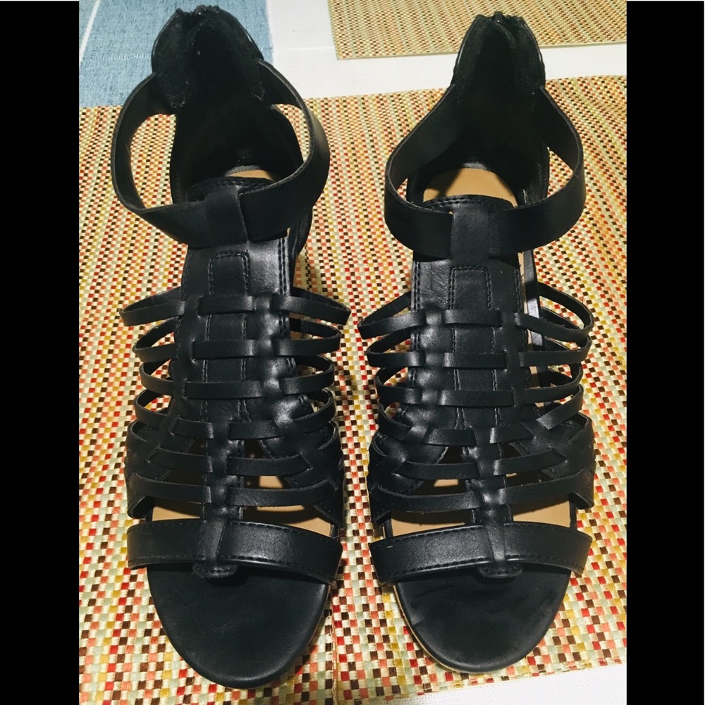 Black/Nude Wedges!